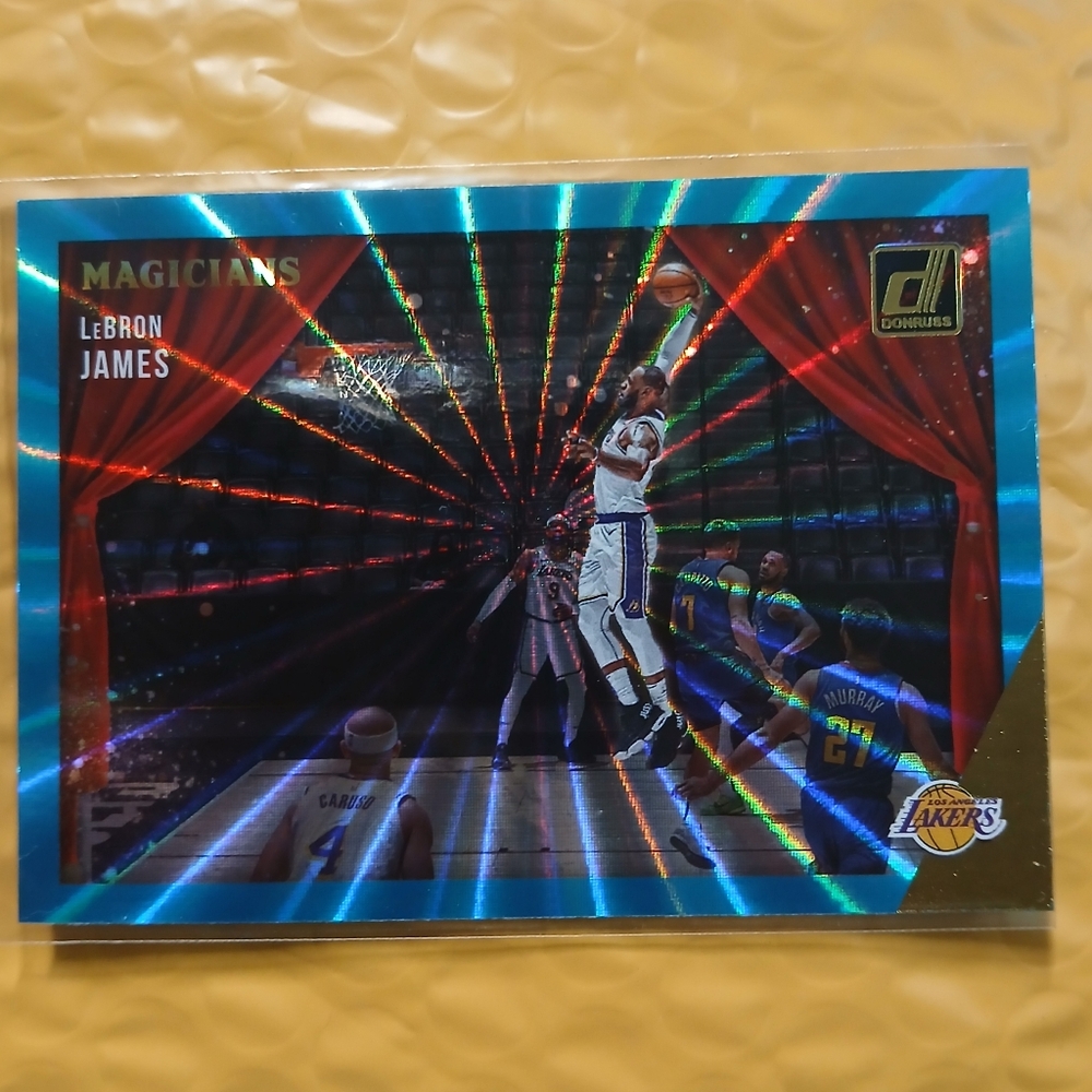 2021-22 PANINI DONRUSS MAGICIANS PINK STARBURST HOLO LEBRON JAMES #3